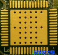 這是最不好的通孔設(shè)計，貫穿通孔直接擺放于QFN的接地散熱墊上，制造上無法確保其錫量，也就無法確保焊接良好。