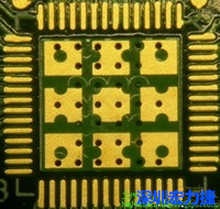 這也是不好的通孔設(shè)計，但部份通孔已經(jīng)用綠漆(mask)蓋上，但仍有部份通孔未塞孔。 