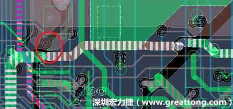 慢慢確認CAF發(fā)生的位置后，可以配合Gerber查看PCB的結(jié)構(gòu)是否有通孔太近或是線路太近的問題。