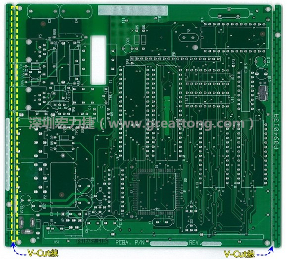 所謂【V-cut】是印刷電路板(PCB)廠商依據(jù)客戶的圖紙要求，事先在PCB的特定位置用轉(zhuǎn)盤刀具切割好的一條條分割線，其目的是為了方便后續(xù)SMT電路板組裝完成后的「分板(De-panel)」之用，因?yàn)槠淝懈詈蟮耐庑涂雌饋砭拖駛€(gè)英文的【V】字型，因此得名。