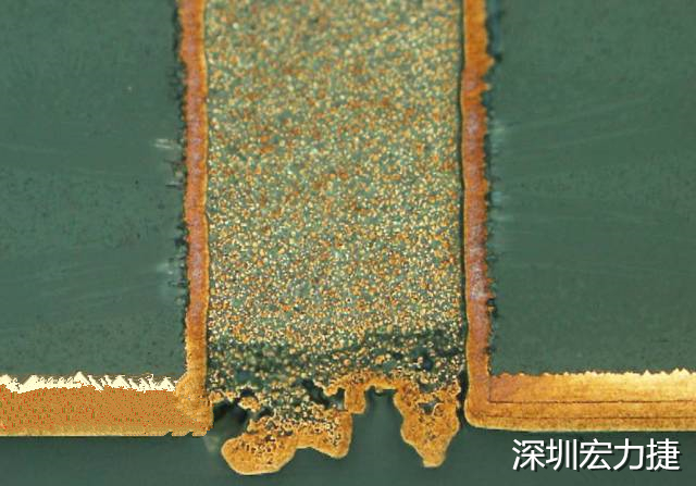 PCB設計之導電孔塞孔工藝 導電孔Via hole又名導通孔，為了達到客戶要求，導通孔必須塞孔，經(jīng)過大量的實踐，改變傳統(tǒng)的鋁片塞孔工藝，用白網(wǎng)完成板面阻焊與塞孔。生產(chǎn)穩(wěn)定，質(zhì)量可靠。