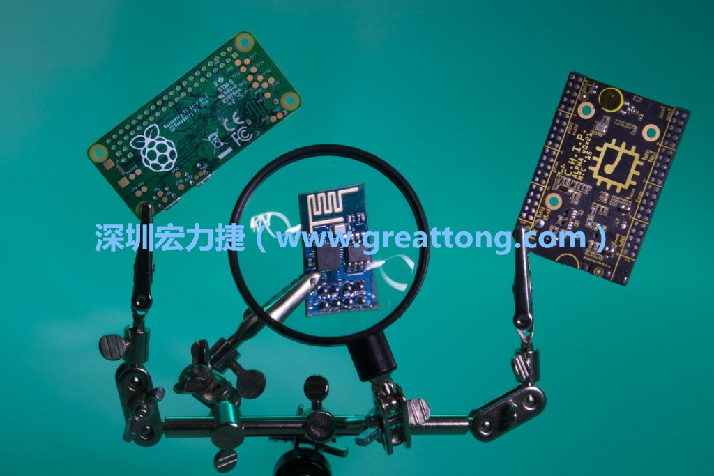 A Raspberry Pi Zero、ESP8266和CHIP。