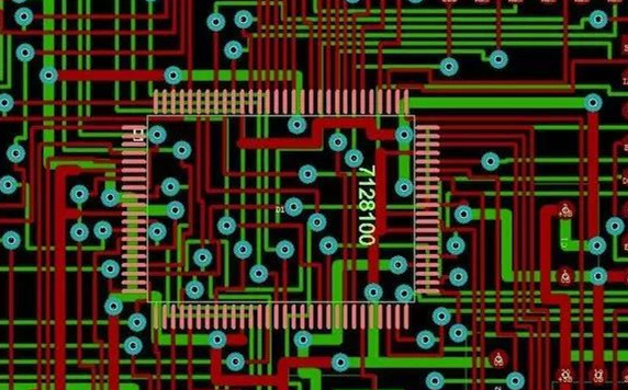 圖1：兩種PCB模型的部分電路。頂圖：傳統(tǒng)設(shè)計(jì)版本。